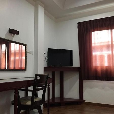 Hotel Issara House Bangkok Esterno foto
