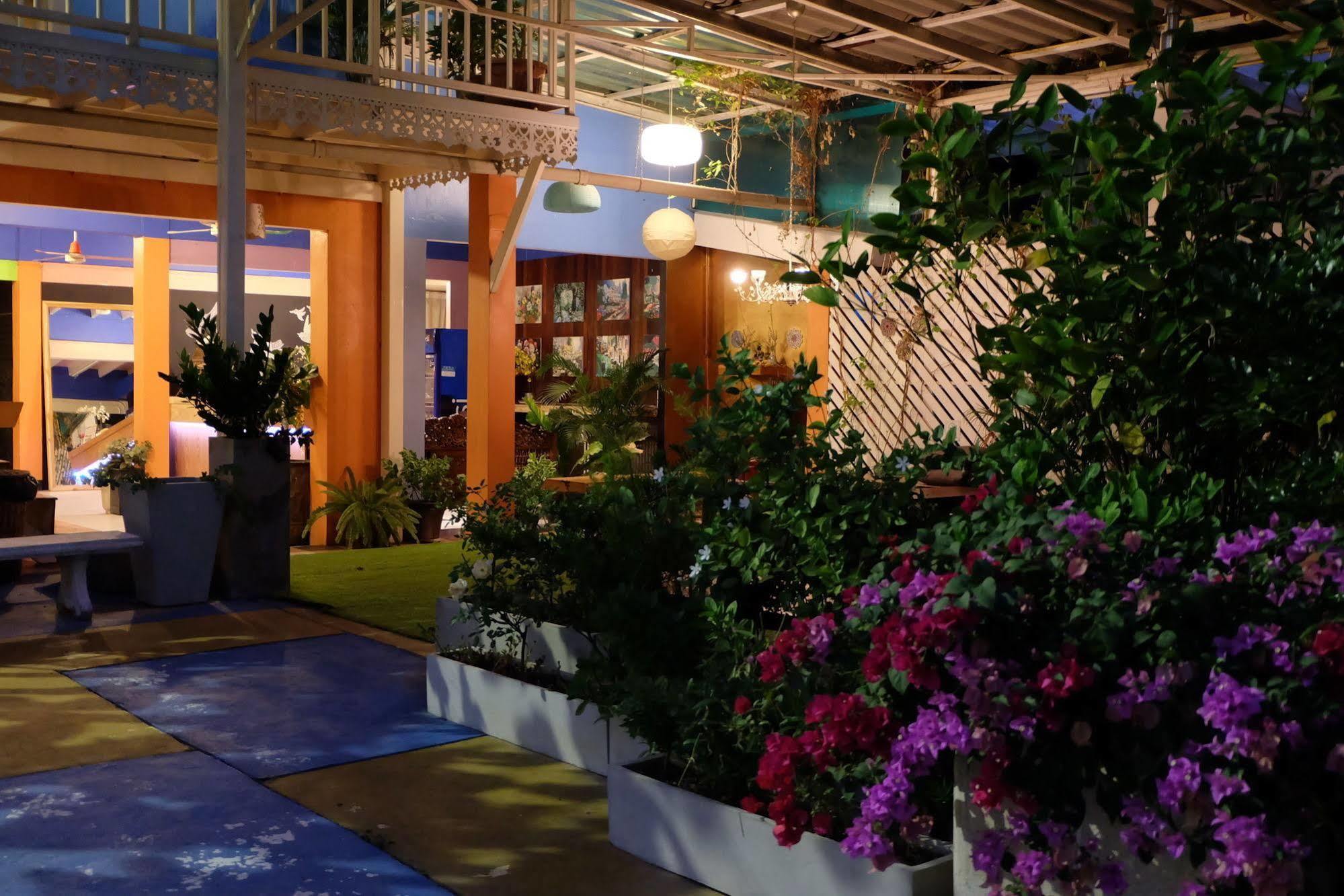 Hotel Issara House Bangkok Esterno foto